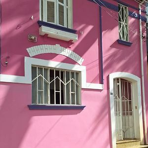 Uma Casinha Rosa No Pacaembu